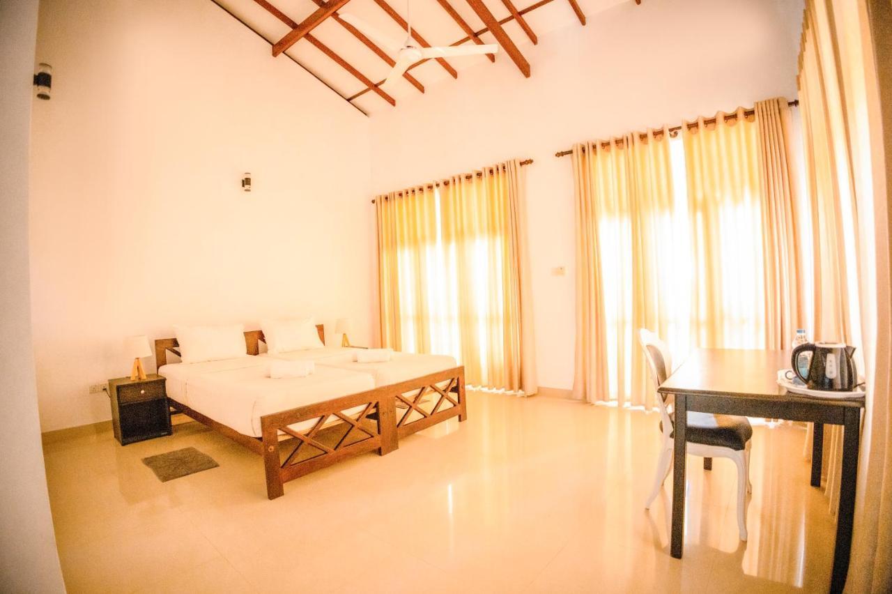 Lankahuts Villa เนกอมโบ ภายนอก รูปภาพ