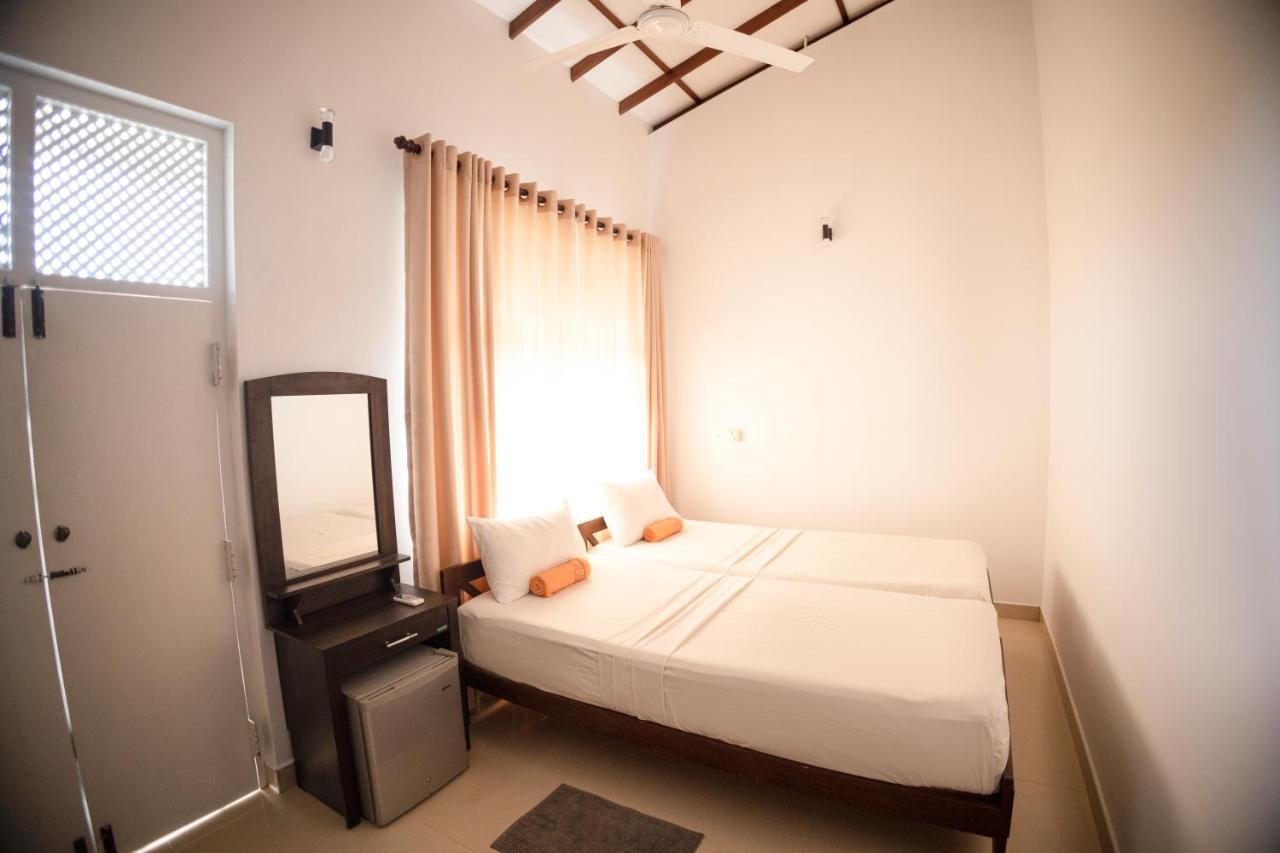 Lankahuts Villa เนกอมโบ ภายนอก รูปภาพ